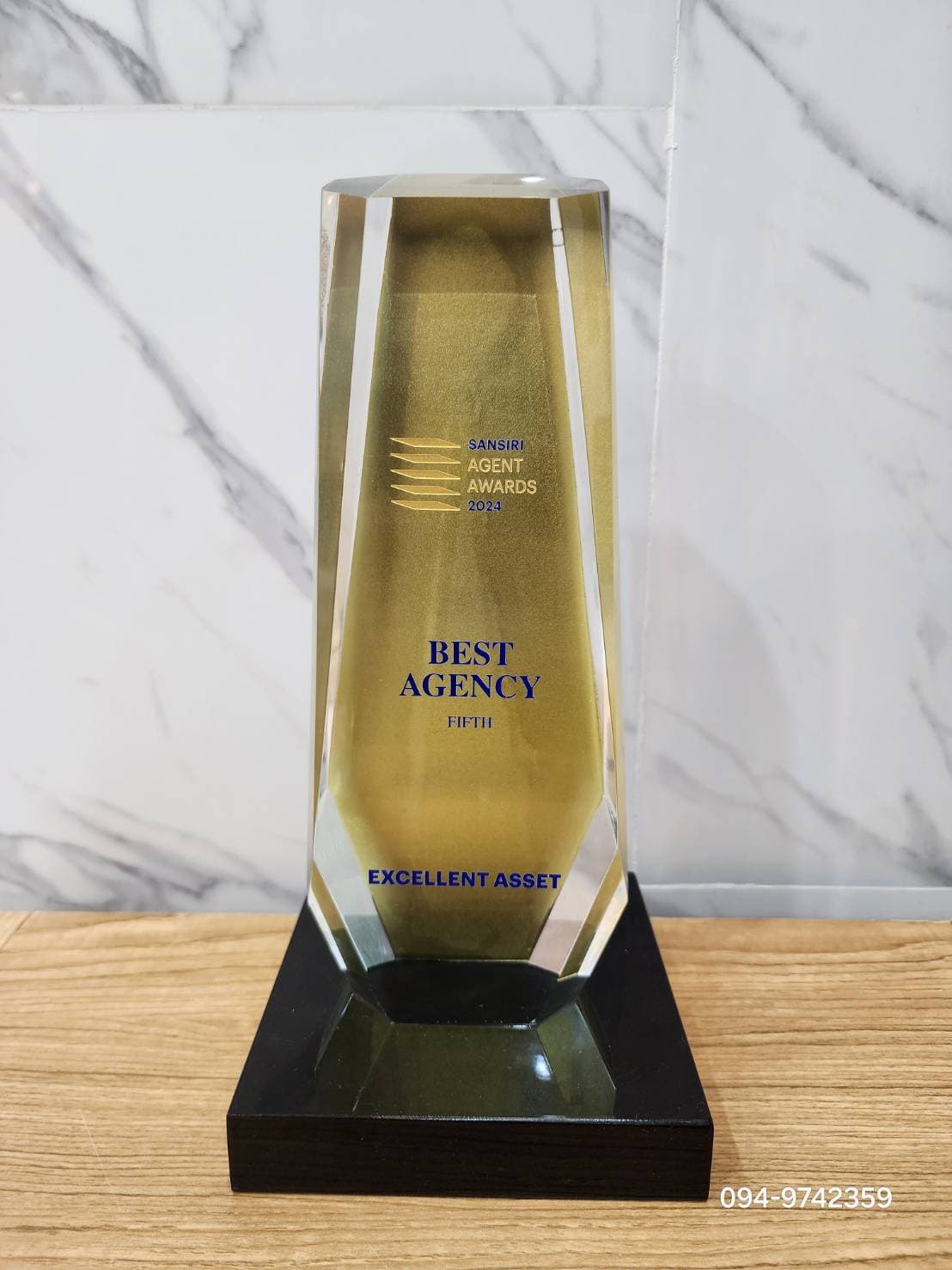 ถ้วยรางวัล Best Agency FIFTH จากงาน Sansiri Agent Awards 2024 มอบให้ Excellent Asset